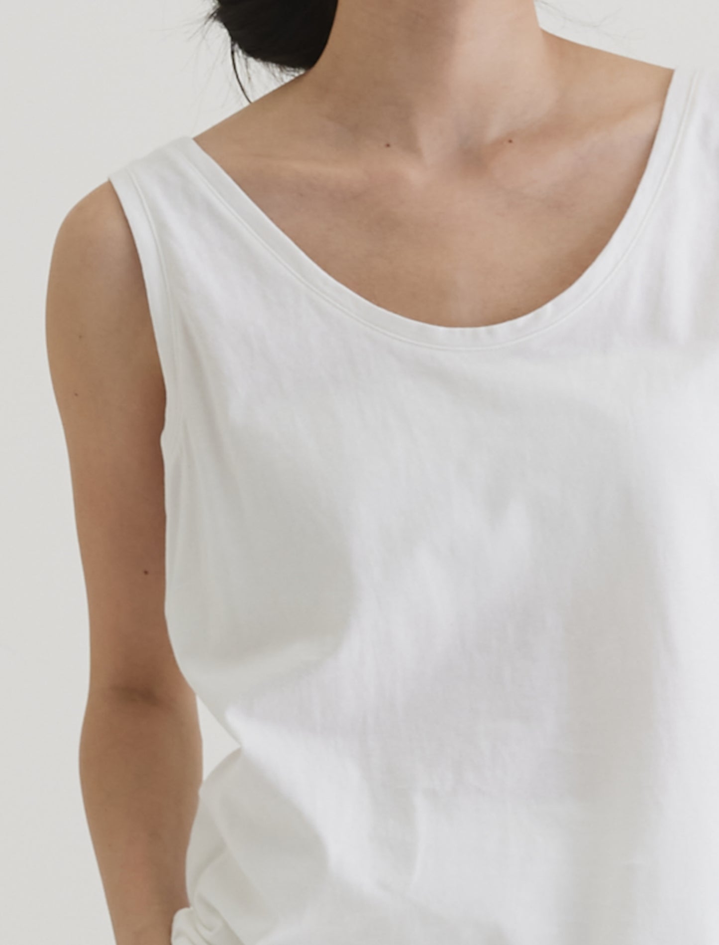 Sleeveless vest organic cotton white