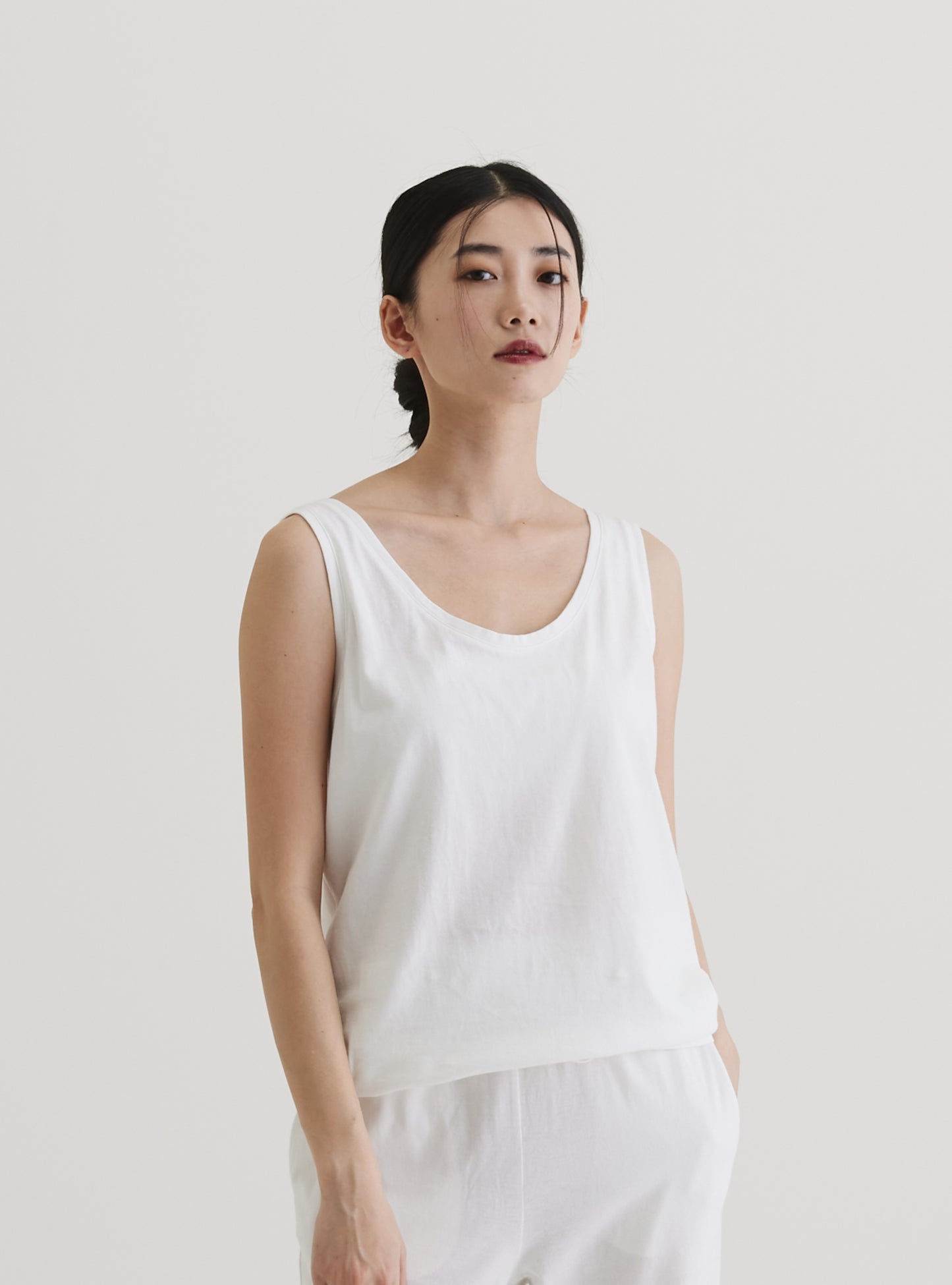 Sleeveless vest organic cotton white