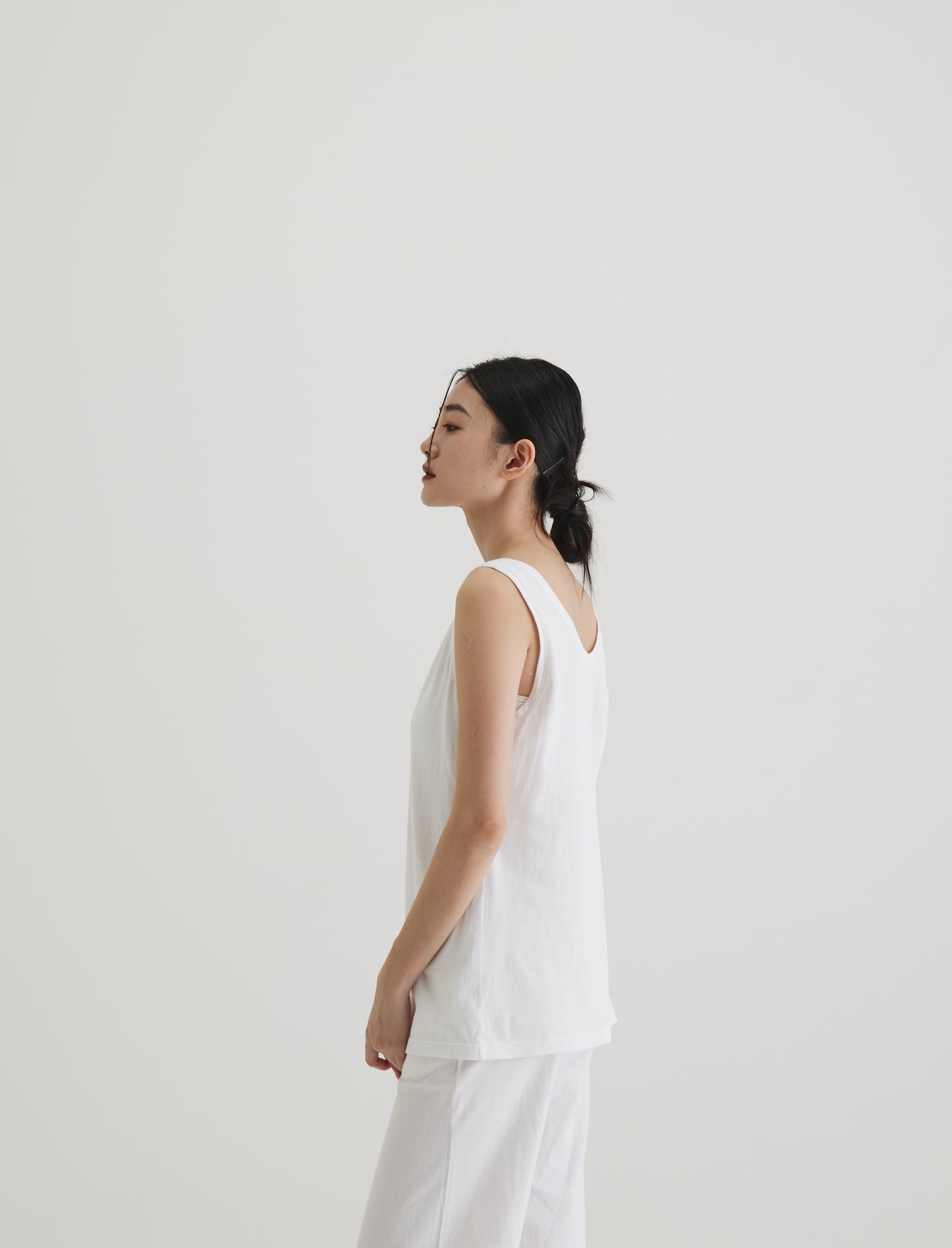 Sleeveless vest organic cotton white